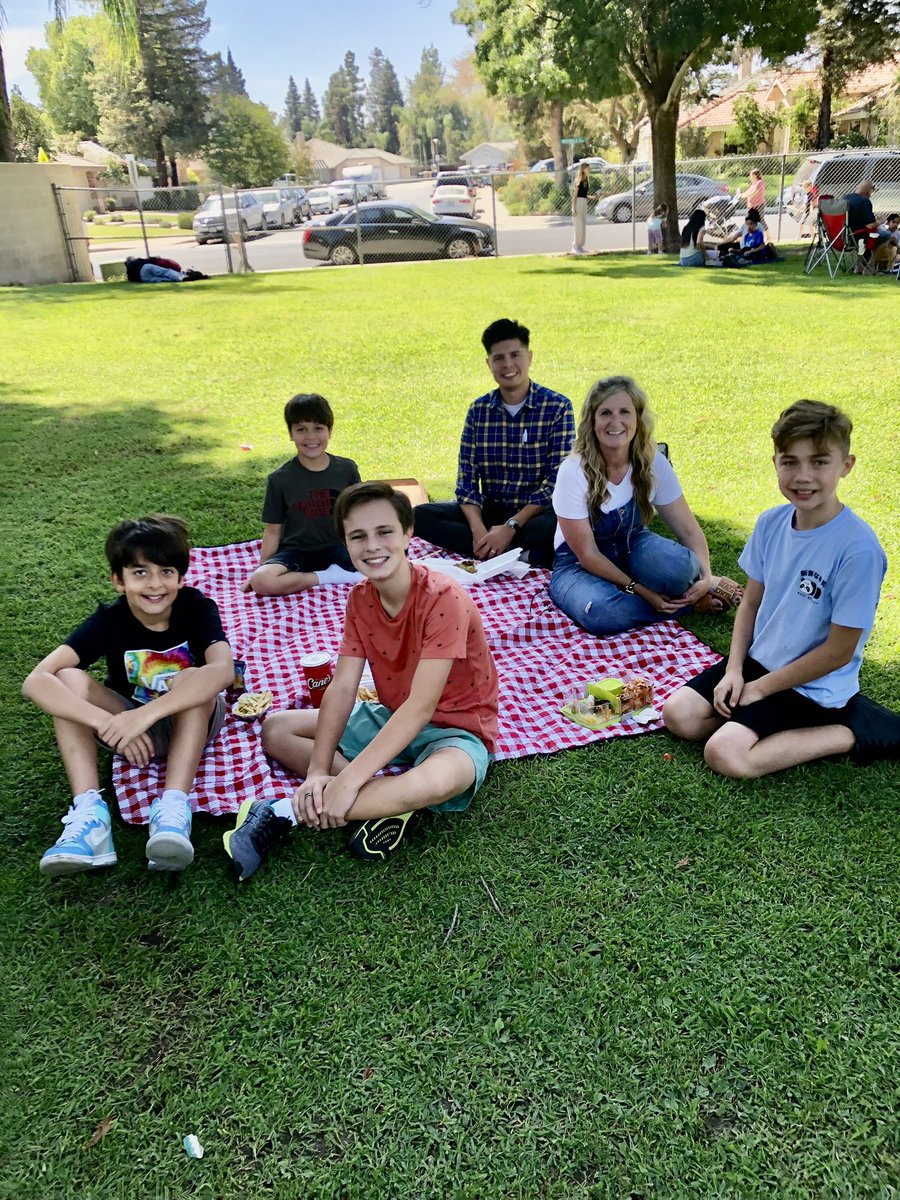 MPbvusd's tweet photo. The McAuliffe Family Picnic was awesome!  We have the best families! #WeArePBV #mcauliffeexplorers https://t.co/X5CPmMIHDl