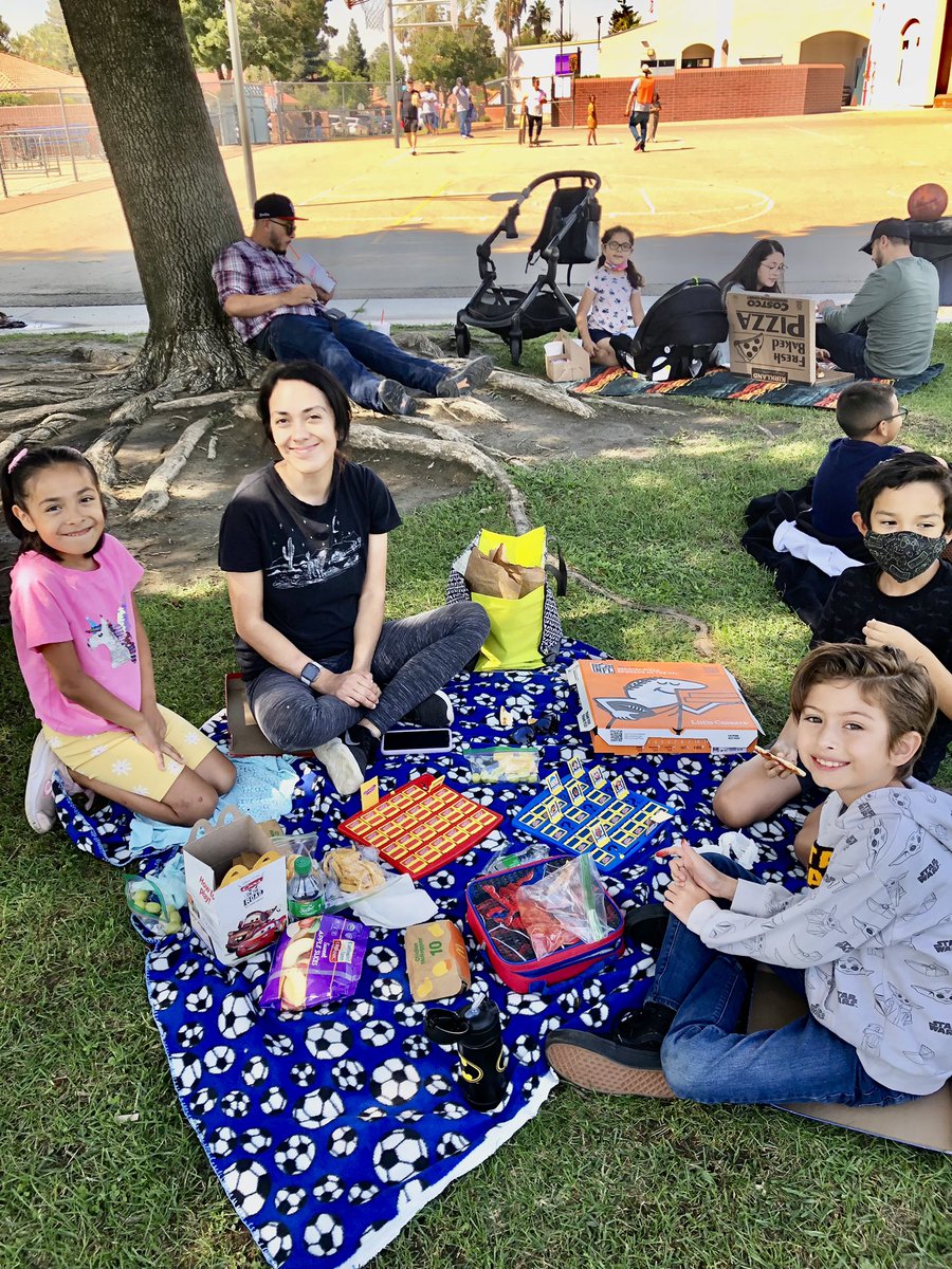MPbvusd's tweet photo. The McAuliffe Family Picnic was awesome!  We have the best families! #WeArePBV #mcauliffeexplorers https://t.co/X5CPmMIHDl