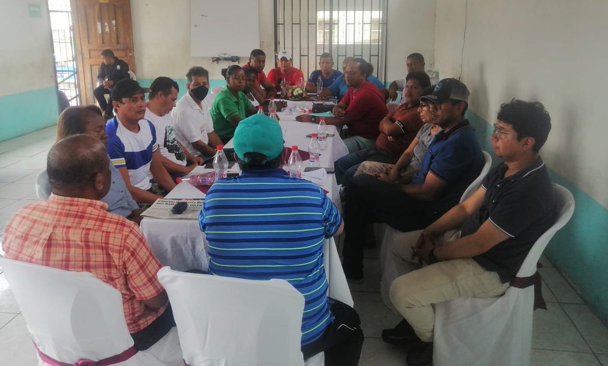 cucomitae73's tweet photo. #CUCOMITAE NOTICIA 
Sólo el Pueblo Salva al Pueblo
Comerciantes Minoristas y Trabajadores Autónomos de @AlcaldiaEsme, trabajamos por la unidad y la organización 
ESMERALDA CIUDAD DE BRAZOS ABIERTOS AL MUNDO. https://t.co/QrJFKiQacX