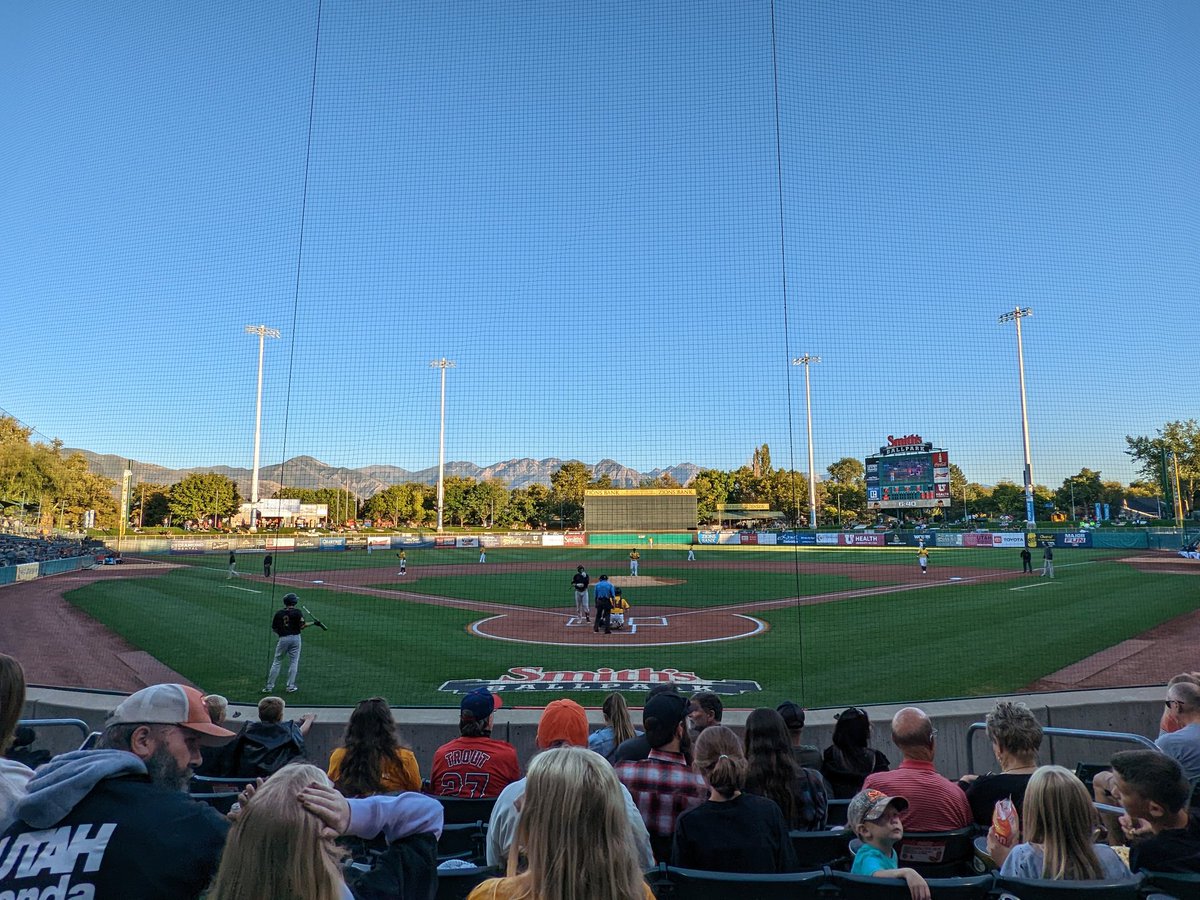jstaples01's tweet photo. Final @SaltLakeBees of the year for me. This view never gets old. #BestViewInBaseball https://t.co/tJ65MhW4Yu