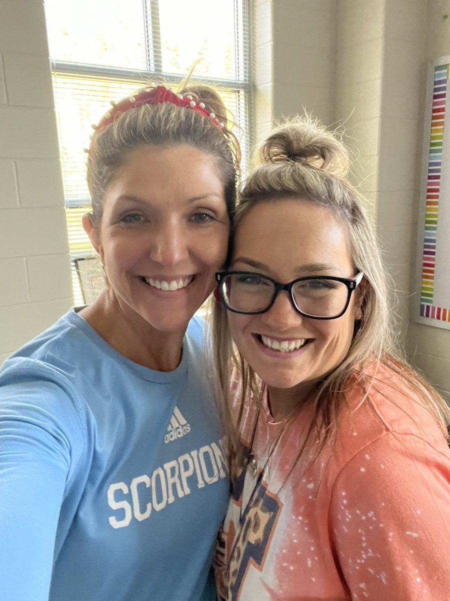 MrsSurawski's tweet photo. Even better when the class you team up with has your teacher friend also ❤️❤️@SnyderStallions https://t.co/zqqboszNpU