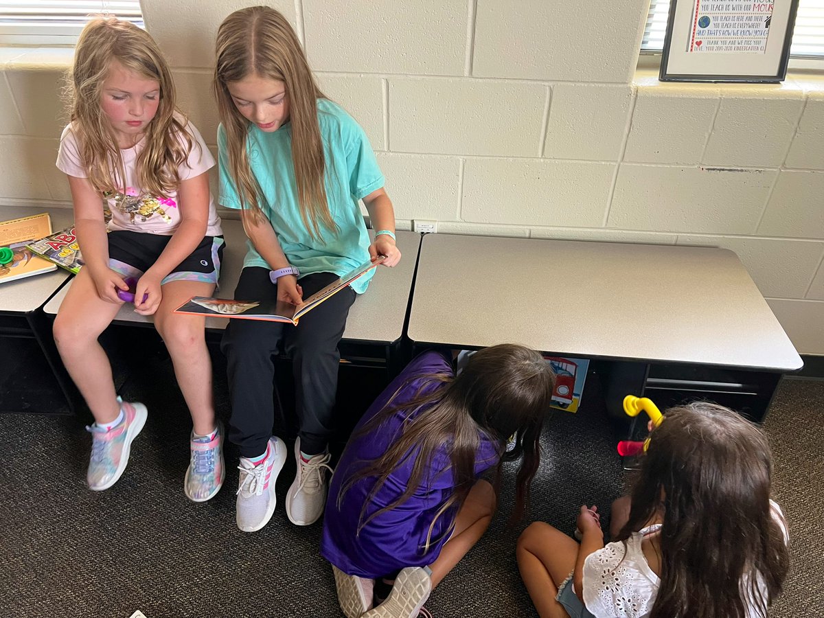 MrsSurawski's tweet photo. Even better when the class you team up with has your teacher friend also ❤️❤️@SnyderStallions https://t.co/zqqboszNpU