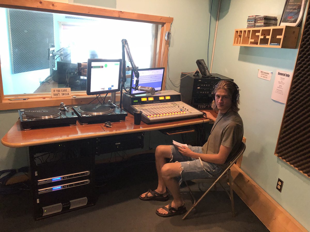 MicrocollegePod's tweet image. Episode #2: Jacob Rowland, Liam McGilligan - Thoreau College Alumni Reflections rss.com/podcasts/thore… via @rss What are students seeking when they apply to a microcollege? Reflections on theater, books, small@town life, and more.