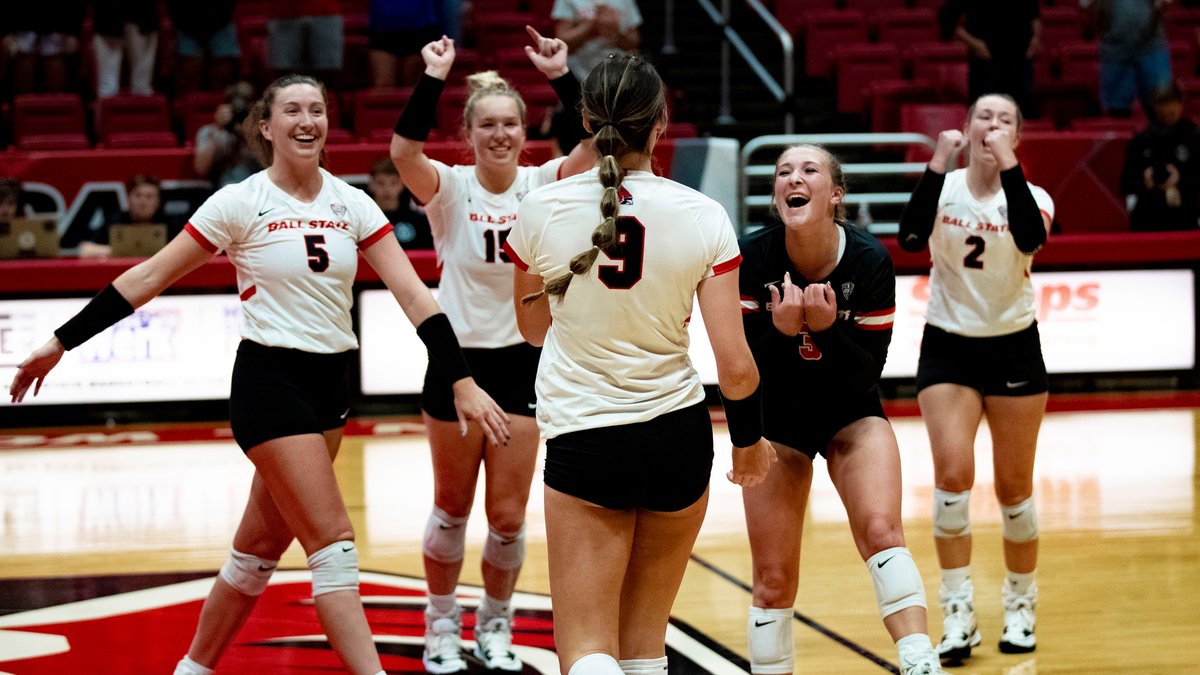 Freshman outside <a href="/katie_egenolf/">Katie Egenolf</a> led all players with 1⃣5⃣ kills, but it wasn't enough as we opened MAC play with a 3-1 setback to CMU Friday.

📰: bit.ly/3SwCmKj

#ChirpChirp x #WeFly