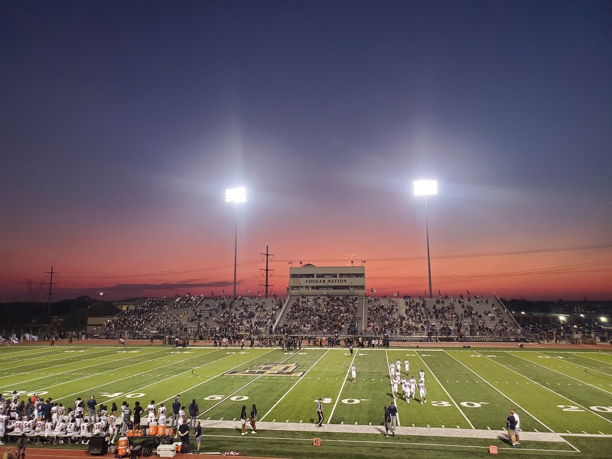 jwaid92's tweet photo. #FridayNightLights at the @DentonRyanFball vs @TCougarfootball Gorgeous sunset! Photo by my sister, Lisa. https://t.co/Jlj7CO9Ziw