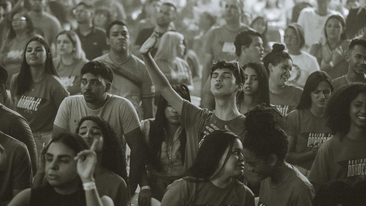 SNToficial's tweet photo. Não vamos permitir o Senhor sair das nossas vidas, amém?! 

#celebranordeste
#saraconference22
#olheparaoalto https://t.co/u8eKGba2wq