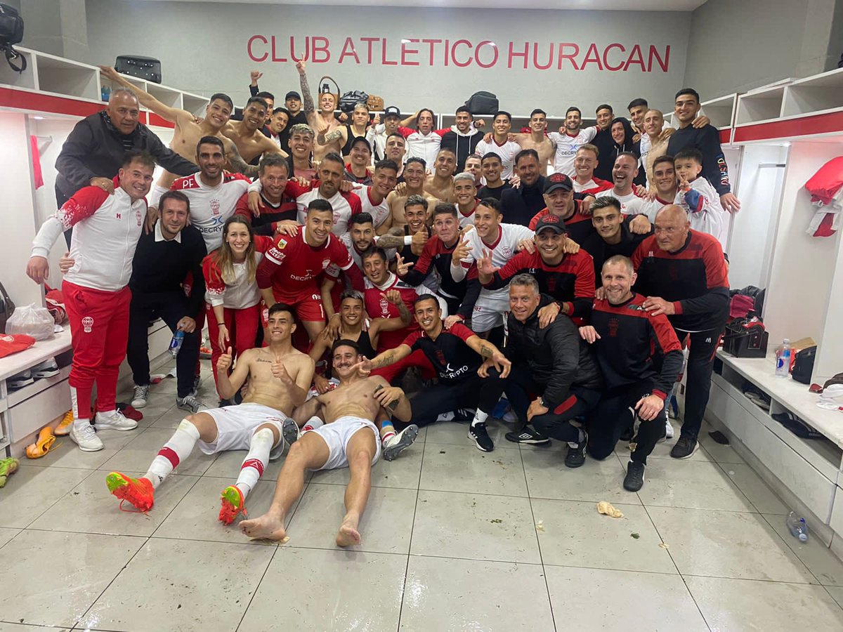 lucaaschaves1's tweet photo. Gran triunfo @CAHuracan . #VAMOSGLOBO 💪🏼🎈#HURACAN . 
TODOS JUNTOS POR MÁS 👊🏽 https://t.co/vWVq5U7lwh
