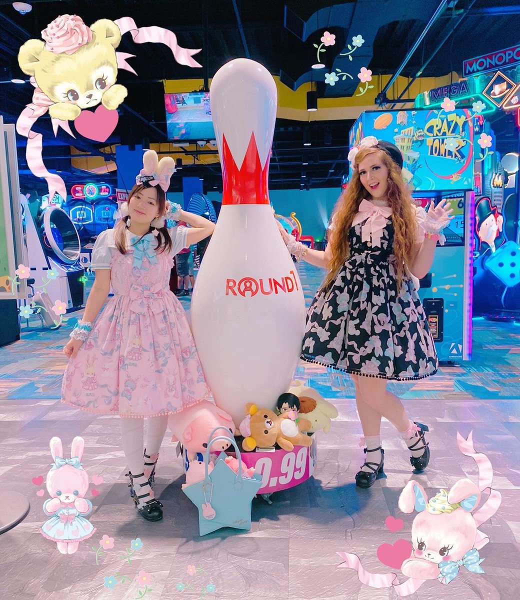 Round1USA's tweet photo. Find the giant bowling pin! Only at a Round1 nearest you 🎳
It's kind of a big deal 💁

📷 : @misspinkstazi #R1FanRepost
.
.
Find a location nearest you 📍
.
.
.
#round1usa #round1party #round1bowling #round1arcade #partyplayrepeat #plushies #besties https://t.co/j06YBUQjWg https://t.co/BsEqVgT4M8