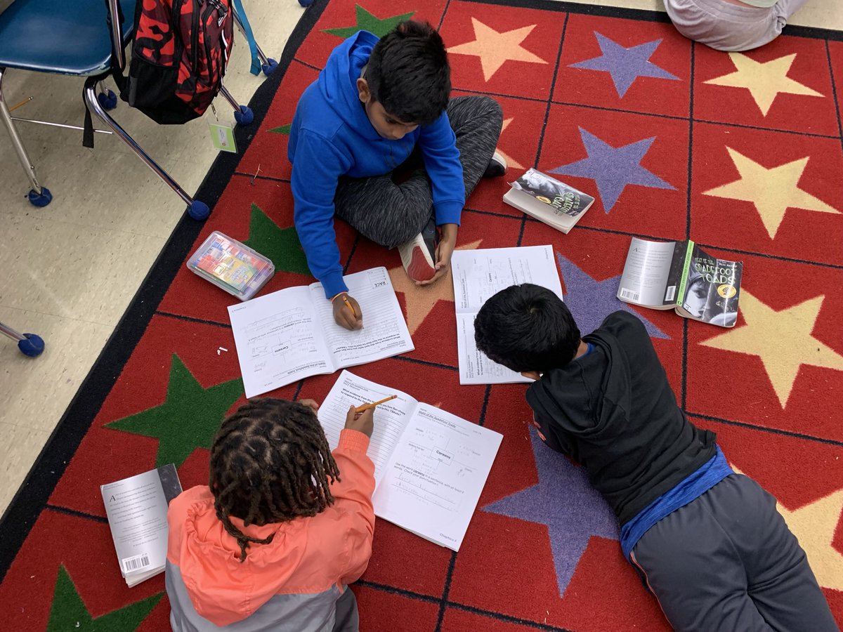 Rawstromsclass's tweet photo. Working hard on a Friday afternoon!   Proud of out fifth grade leaders! 📚🐸@MegClendaniel https://t.co/mwl0f6cmPf