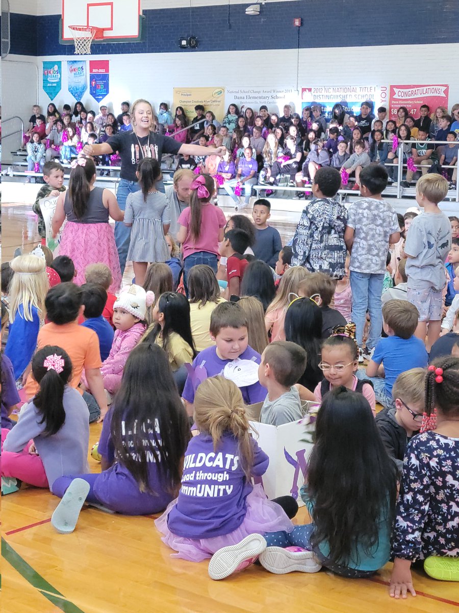 Wildcats_Prin's tweet photo. DANAmazing Friday Recap Part 2:
Our purpose for our LIM Celebration today was for each class to tell us their mission statement for the year -creating the statements with key words that spark Unity: shared goals, being kind, showing respect! #hcpsnc #danalead22 https://t.co/Qc0EIYx3Pg