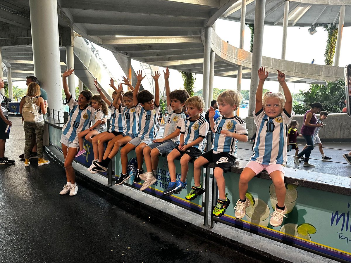 herdigiovanni's tweet photo. Gracias @tapiachiqui por esta gran Alegría !!! #VamosArgentina #lascalonetta #Miami https://t.co/Iam06Plb5Y