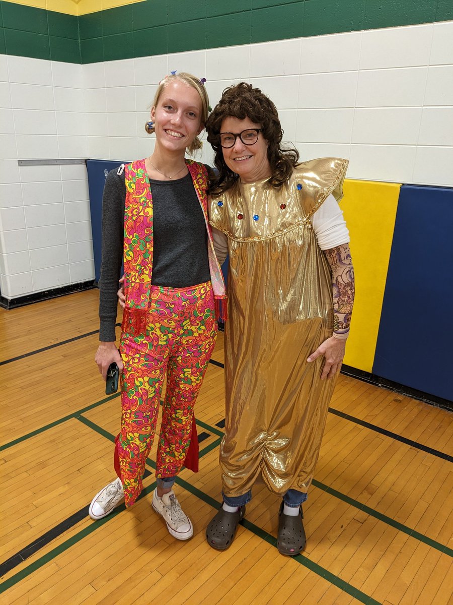 FantasticCooki2's tweet photo. @MckayPublic met their first goal for Terry Fox  dress your teacher https://t.co/wZEVJq0Qg8