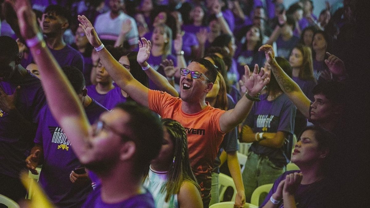 SNToficial's tweet photo. “Quando você clama a Deus, suas lágrimas movem os céus”, @BispoRodovalho. 

Nosso Bispão sempre com sábias palavras e direcionamentos certos! 🔥

#celebranordeste
#saraconference22
#olheparaoalto https://t.co/cK5bIJsgwn