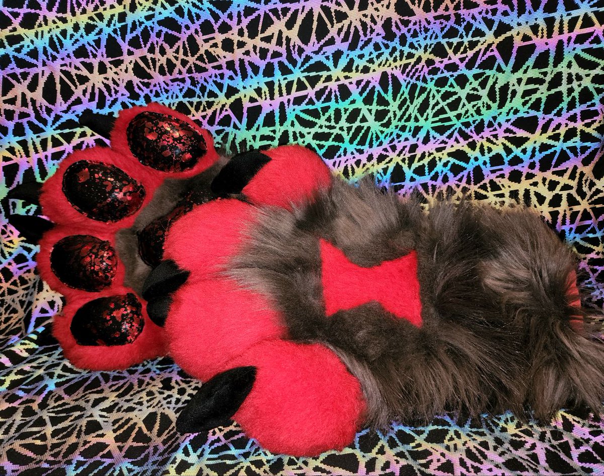 Tudeowo's tweet photo. I have these paws for sale now! $175 free shipping!

#fursuitpaws #fursuitforsale #furryfandom #fursuitfriday https://t.co/uIcBLU7Yqd