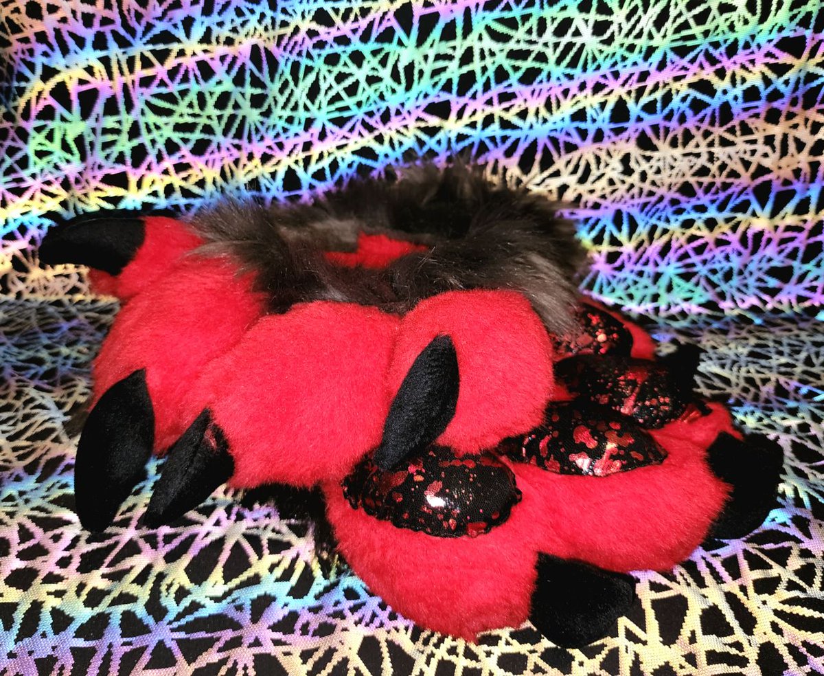 Tudeowo's tweet photo. I have these paws for sale now! $175 free shipping!

#fursuitpaws #fursuitforsale #furryfandom #fursuitfriday https://t.co/uIcBLU7Yqd