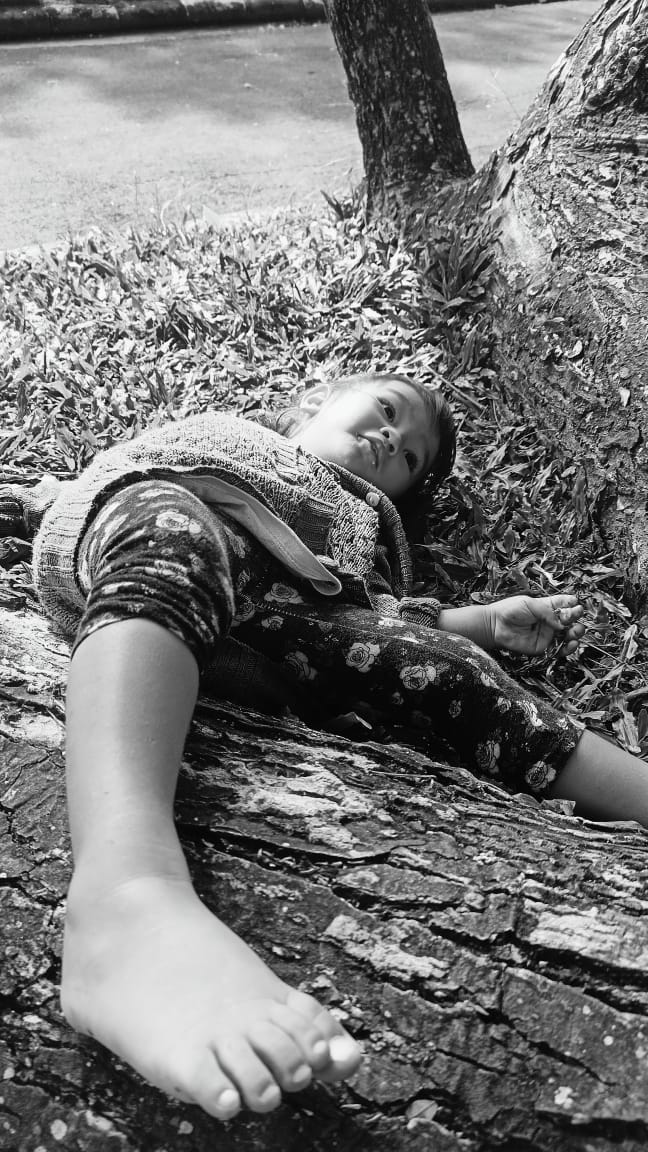(1) Makan bareng kucing (soulmate) is normal.
(2) Perosotan di gunung pasir is normal.
(3) Anak perempuan main truck2an is normal.
(4) Jatoh karna abis manjat pohon is normal.

LET KIDS BE KIDS 💪