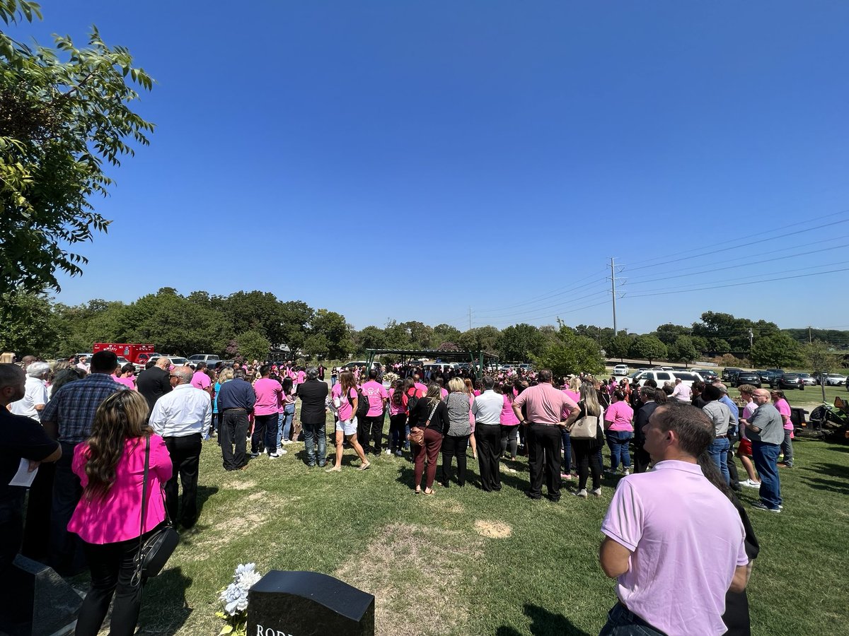 AdronTennell's tweet photo. It was awesome to see all the love and support. I feel lucky and blessed to be apart of Mightyโs life for those two years. Her loss will be felt by everyone. I hope you can find comfort in knowing how many people were touched by her sweet soul. #MightyStrong
The Moran Family https://t.co/nsNiVjA5DK