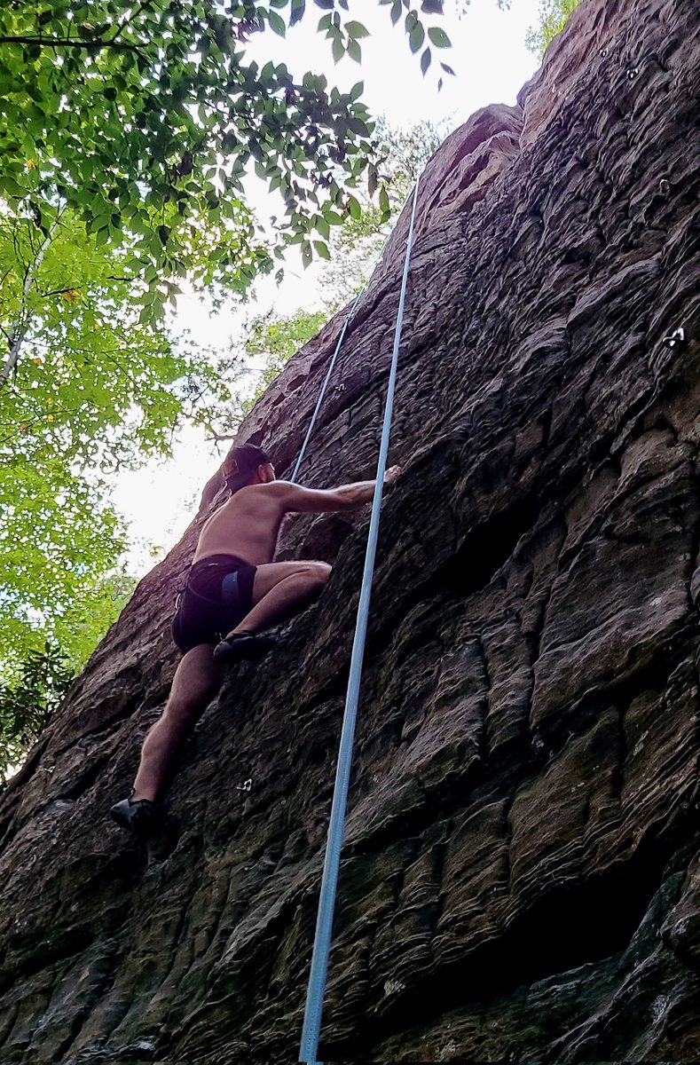 STEMLabOnTheGo's tweet photo. Rock climbing, the Animal Crackers Wall, at the Muir Valley Nature Preserve, in #Kentucky.
#RockClimbing #MuirValleyNaturePreserve #FirstClimb #ExploreKY https://t.co/Ep9cduYo09