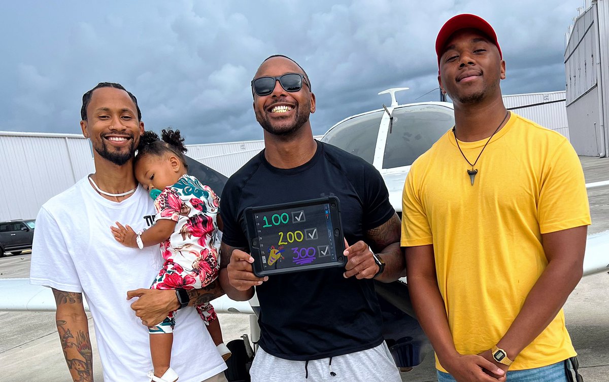 CrawDaddyFlies's tweet photo. Oh yeah, surpassed 300 flight hours last weekend.. 🤙🏾🛩️👨🏾‍✈️

w/ my fam @hatokimotorz, @lil_mikemahlon &amp; Princess Laya https://t.co/clFDNnS1dD