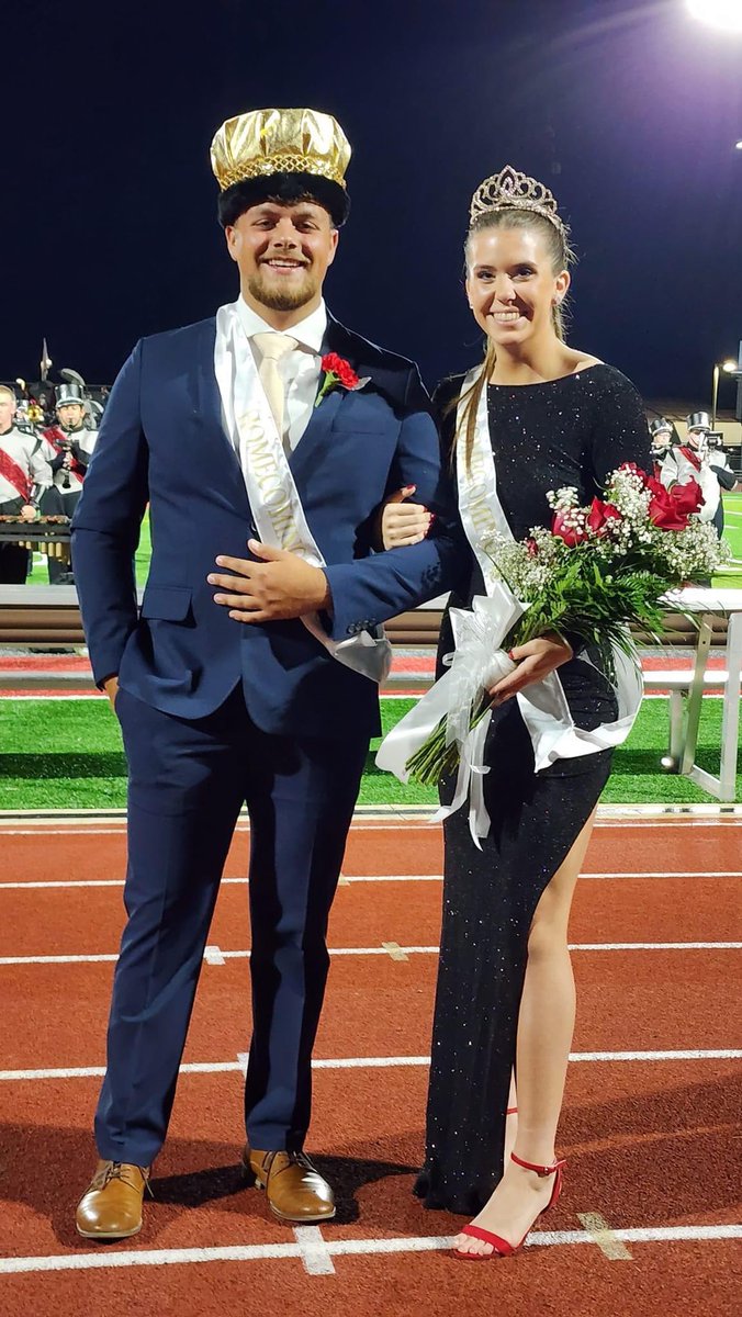 Congratulations to our Homecoming King, Mason Hall, and our Queen, Chelsea Veatch! #ProudToBeAMountie @MountieAp