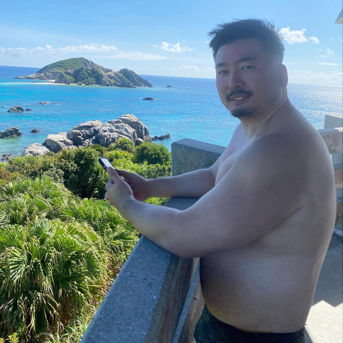渡嘉敷島〜
肩の日焼け跡が汚いw