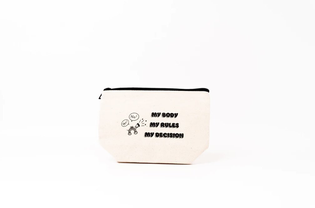 READYBOX_JP's tweet photo. «📍商品紹介📍»
READYBOXに入っている商品のご紹介!
『オリジナルポーチ』
こちらのポーチはREADYBOXオリジナル商品🎉
コットン100%の柔らかい生地で
使い勝手抜群です😁👍
生理用品を持ち運ぶのにもピッタリですね🥇
#READYBOX #生理
ご購入はこちらより⬇️
https://t.co/Q9xqQ6AQAD https://t.co/AFXc7Ob1lK