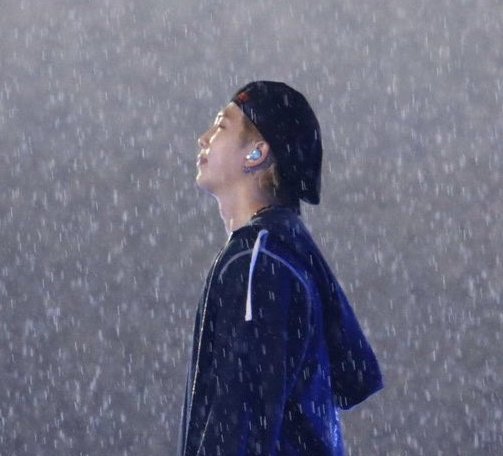 SwagDeysi13's tweet photo. La historia detrás de "Louder than bombs". Un hilo para baby army.
@BTS_twt https://t.co/fclxmQM2Ov