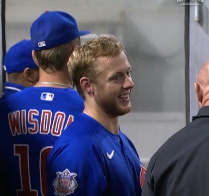 ballskwok's tweet photo. Who is this in the Cubs dugout? https://t.co/jAOfxw8aoU