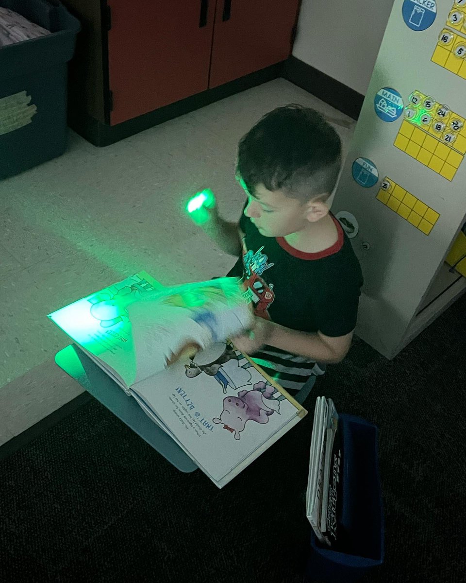 Miss__Lebo's tweet photo. Today was our first #FlashlightFriday! 📖🔦 Students loved this new way of building their #readtoself stamina! 🧠💪🏼💚 https://t.co/Q6GHLpoxhA
