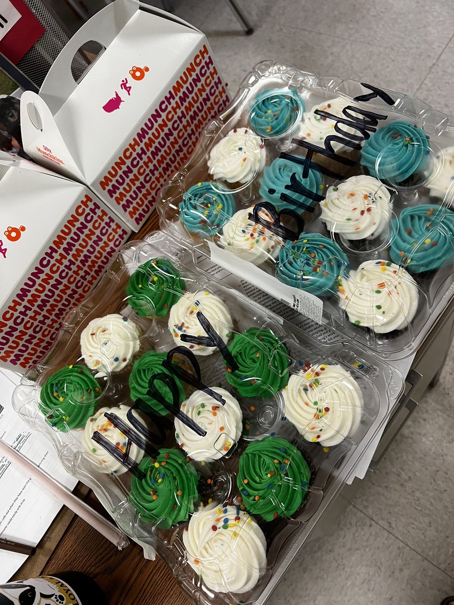 engteachlove's tweet photo. Even though my birthday is on Sunday, I fully felt the love today from all my coworkers and students. When THE entire 8th grade sings you happy birthday in the cafeteria, you really do feel some type of way. #wpms #8thgraderocks #lovemyjob https://t.co/bbtJXlj542