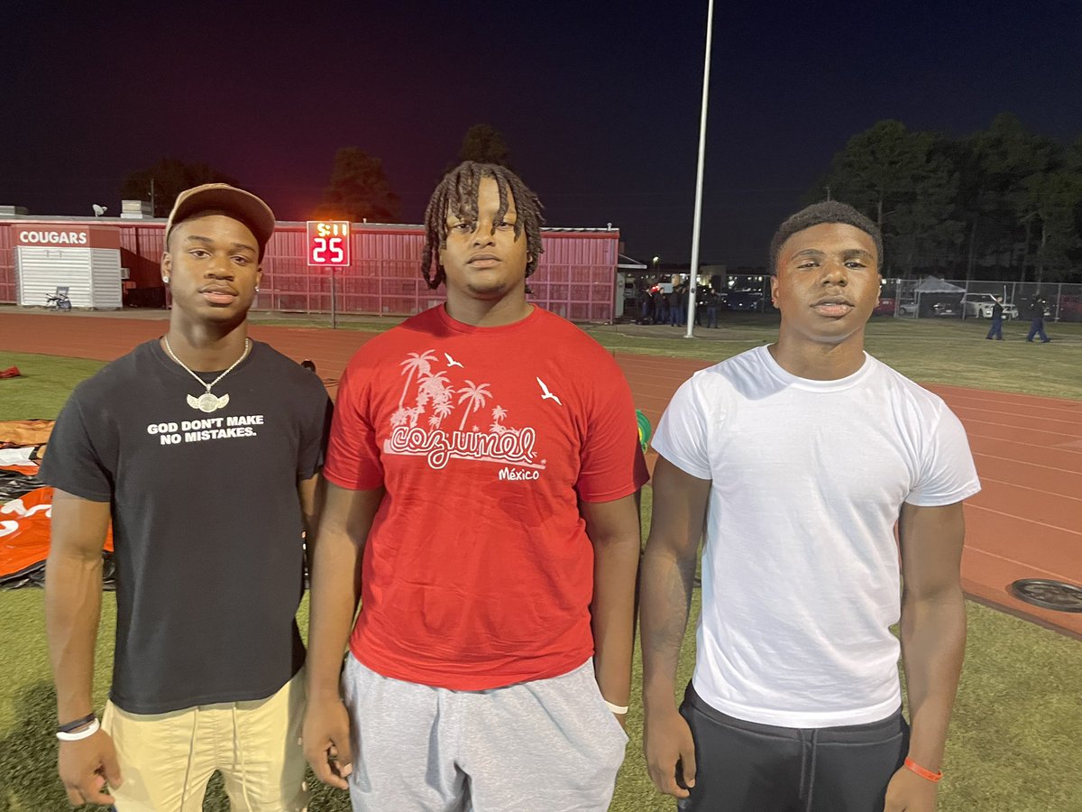 Homecoming means return of proud Crosby High School alumni! Class of 2022 representing tonight! <a href="/SeanElkinton/">Sean Elkinton</a> <a href="/Kirkwoodk6/">Kirkwoodk</a> <a href="/TheTycooper5/">Tyler Cooper</a> <a href="/DemetriusStrah1/">Demetrius Strahan</a> Halftime score Crosby 22-17. <a href="/CrosbyHigh/">Crosby High School</a> @crosby_fb #BetterTogether