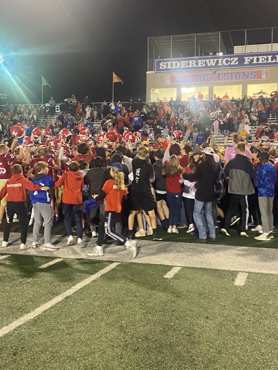 ArtesianNation's tweet photo. Artesians defeat #1 Whiteland 35-21; host Perry Meridian next Friday ⁦@MSDMartinsville⁩ ⁦@redbluecrew⁩ ⁦@AwesomeArties⁩ ⁦@IHSAA1⁩ ⁦@coachboblovell⁩ https://t.co/ClZP7utlzc