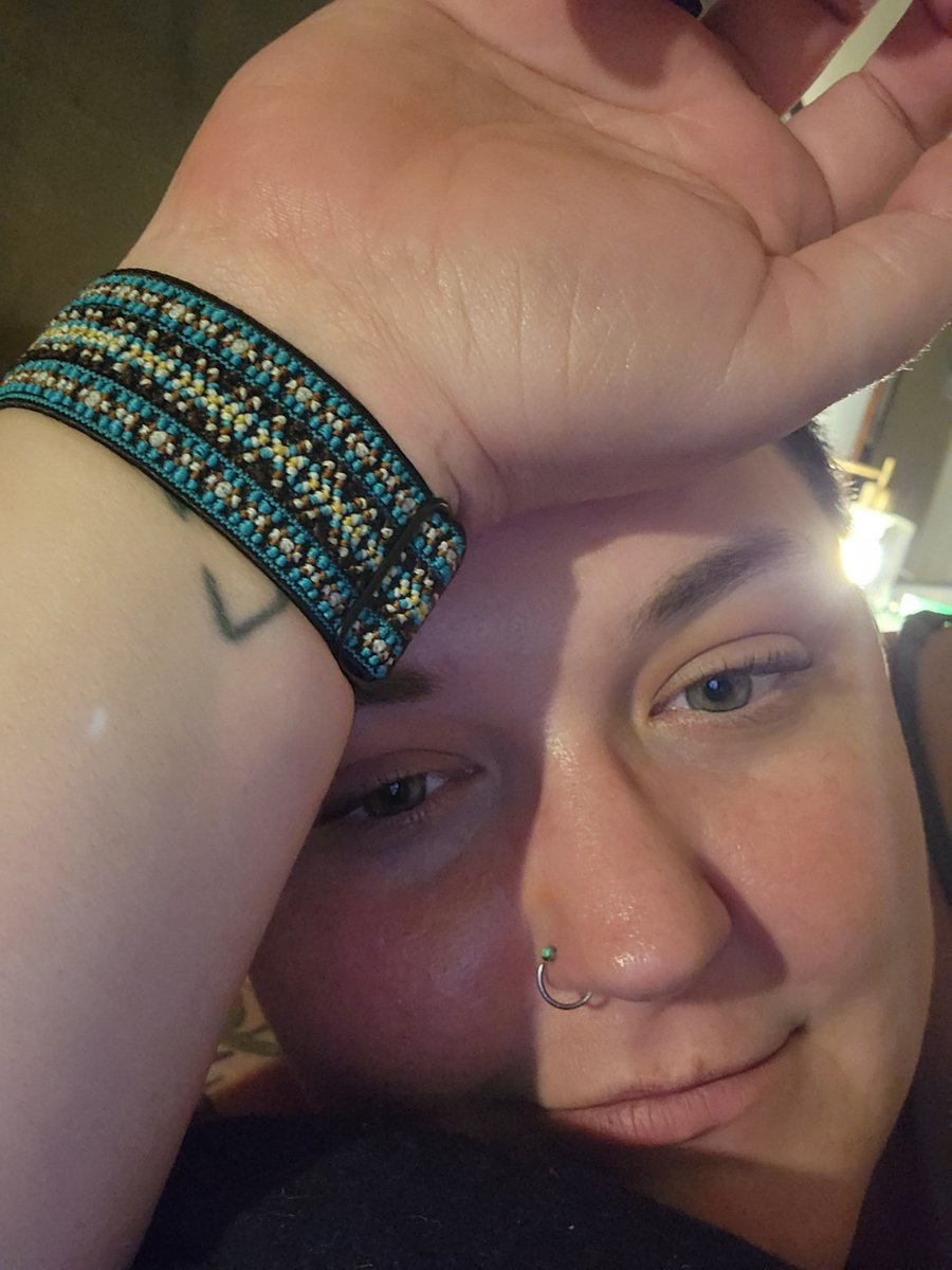 exvie_eli's tweet photo. Apparently it's #BiVisibilityDay so here is my bisexual ass face https://t.co/A4PRh7Xj64