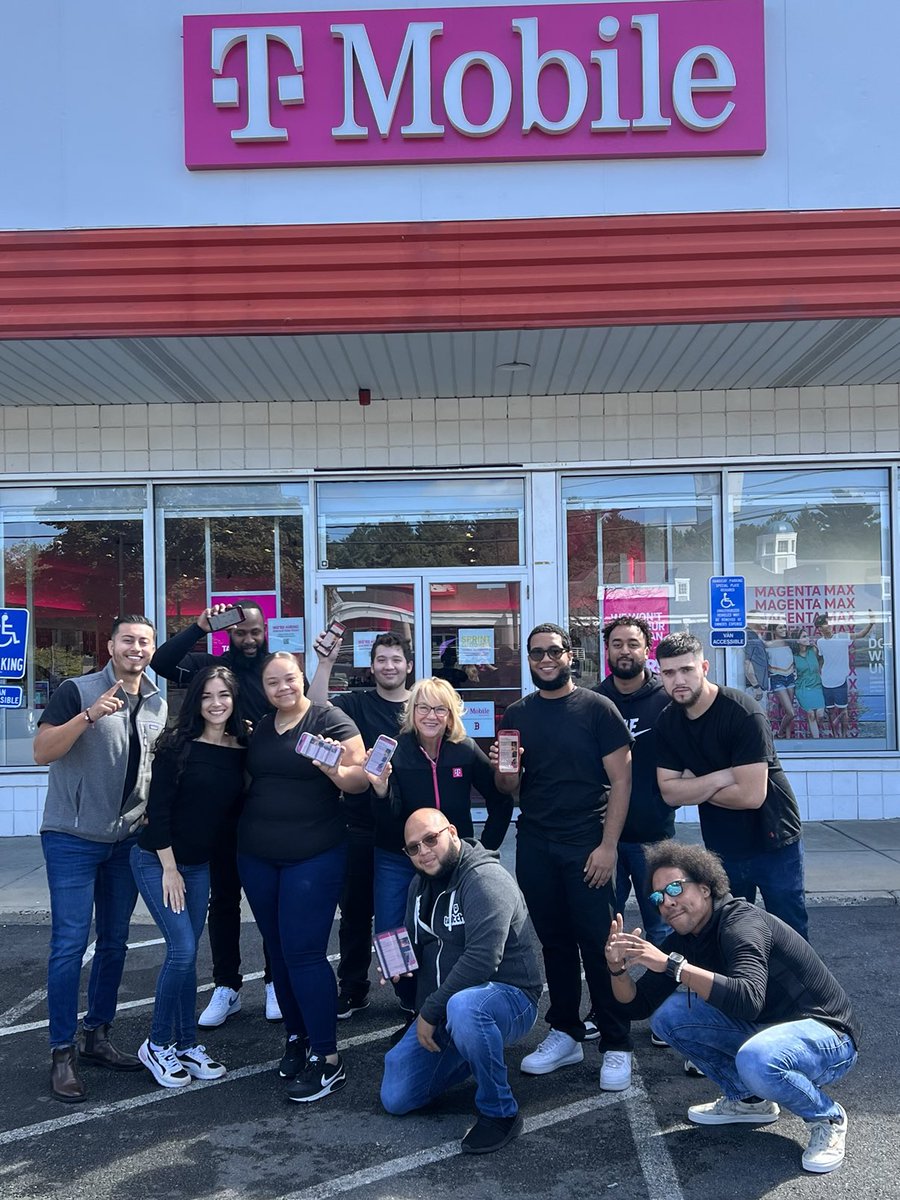 New hires in the Avon CLC with our special guest ⁦@eddy_grijalva⁩ Thanks again for joining us and for making learning fun!! #OneTeamTogether ⁦<a href="/HollyJoyRamos/">Holly Ramos</a>⁩ ⁦<a href="/ScotOrlowski/">Scot Orlowski</a>⁩ ⁦@_bersays⁩ ⁦<a href="/MegSetzer/">Meghan Setzer</a>⁩