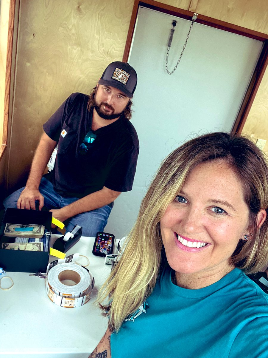 MsTravisTEAL's tweet photo. 🦈🏈👕🎟📣TEAL program at the @atlantic_sharks game!!#sharksarerising #finsWAYup #FridayVibes https://t.co/wr09kxZGlL