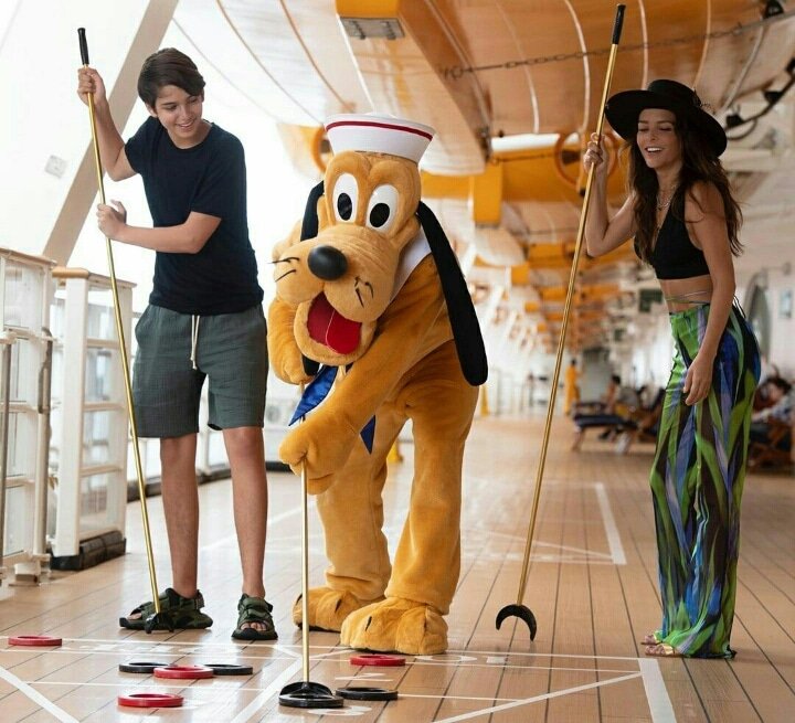 GrettellV_Arg's tweet photo. 😍💥🔝 #Repost with #grettellv
• • • • • • Quien creen que gano ? #santinoborghetti #Pluto o Yo 😜🥰 #todoconamor #disney @disneycruiseline #amonoooos #tbt https://t.co/EQlagY2NBZ