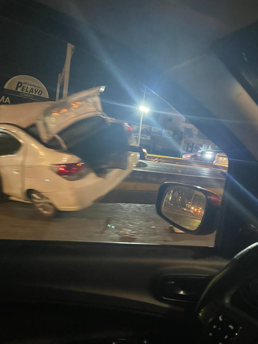 Planoinforma's tweet photo. #ReportePI | Fuerte accidente en Salvador Nava a la altura del asta bandera. Tome precauciones.
Para más noticias: https://t.co/CvS7ML0ze9 https://t.co/i59wZkCoc1