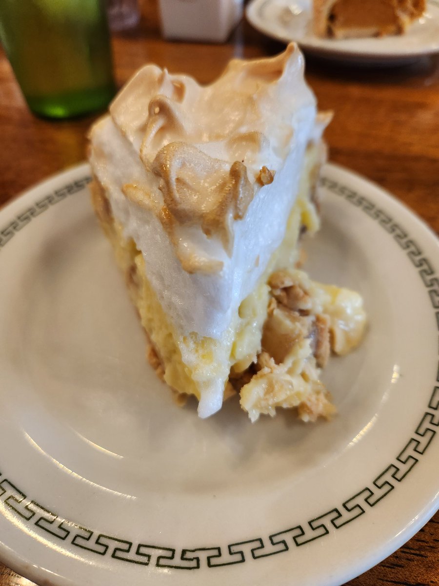 An excellent piece of banana cream pie at Bec Mar restaurant in Osage, Iowa  #mwtravel #northiowabloggers #bananacreampie #Restart