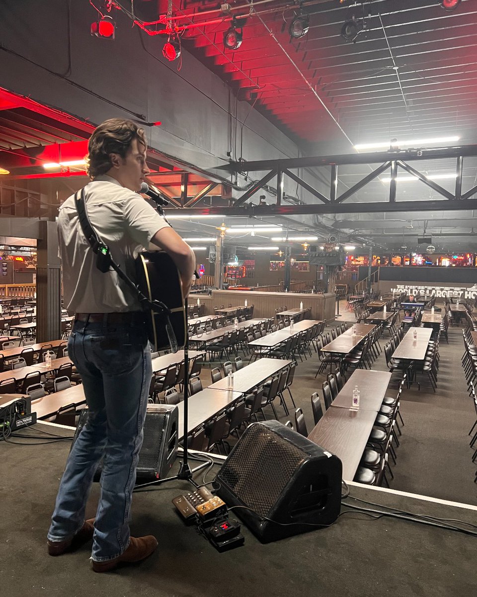 DrakeMilligan's tweet photo. Feels good to be home. See ya soon, @BillyBobsTexas https://t.co/sN2W2hp59K