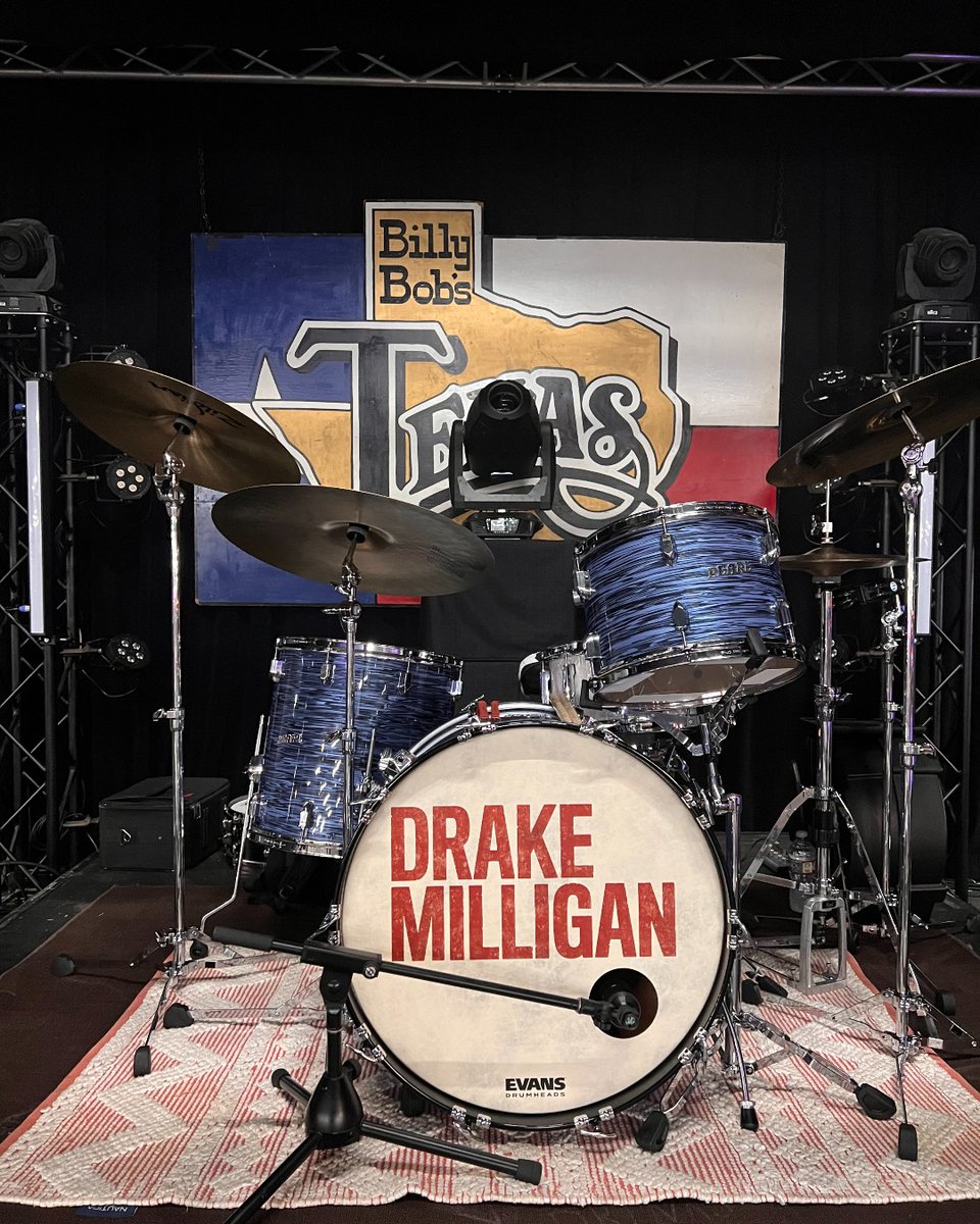 DrakeMilligan's tweet photo. Feels good to be home. See ya soon, @BillyBobsTexas https://t.co/sN2W2hp59K