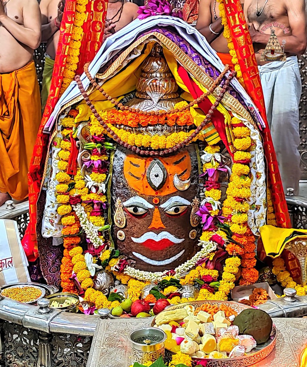 News18Guj's tweet photo. મહાકાલેશ્વરના ભષ્મ આરતીના શ્રૃંગારમાં દર્શન https://t.co/NViVTVCAZz