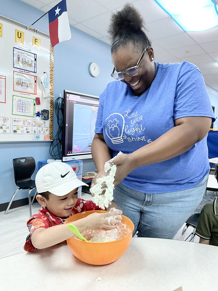 AmandaWatson237's tweet photo. Another great week of engagement and connection! We got messy exploring physical properties, and we used measurement to prepare delicious treats. #GOblazeatrail #Handsonlearning #Tstudentsupport #TISDGOES https://t.co/qUZAA4xTDv