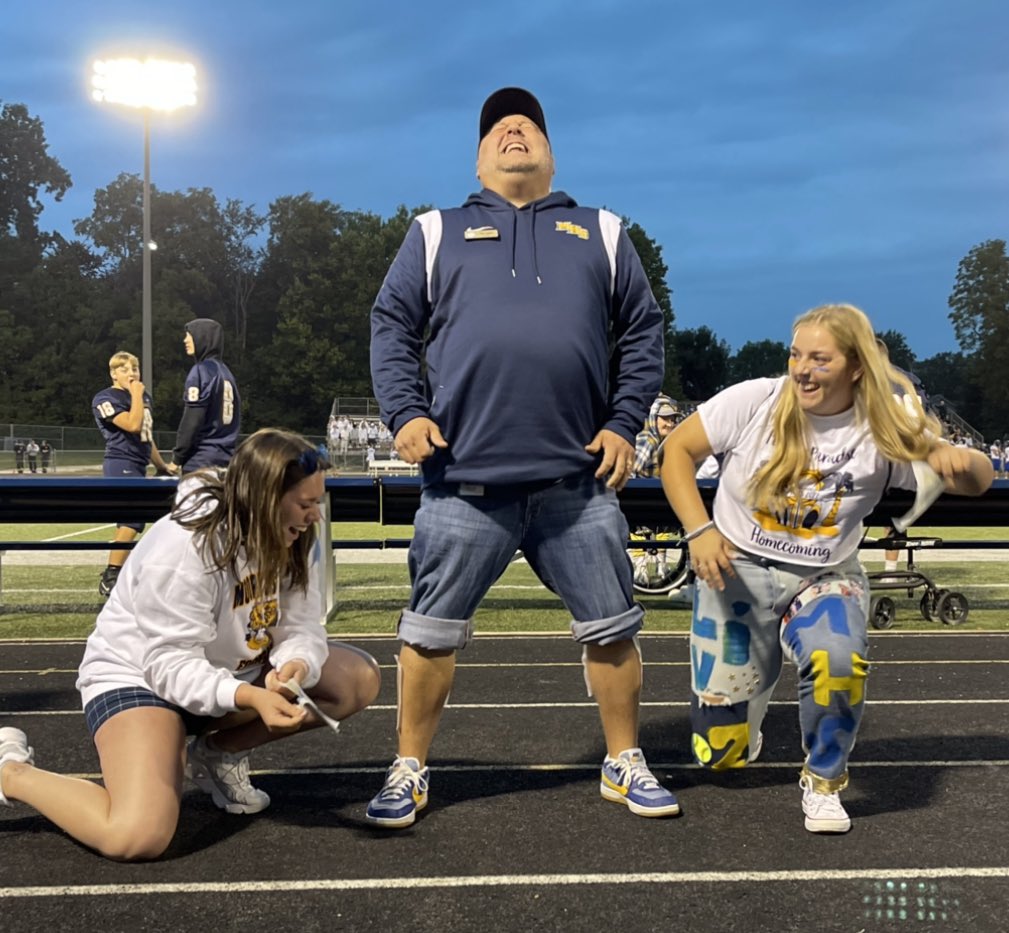 True to their word, Mr. Upton and Peyton did some waxing (with help from <a href="/ACwishtv/">Anthony Calhoun 📺</a> ) at tonight’s game since the Pioneers have raised more than $15,000 for Trinity’s Tribe! <a href="/CurryCrazies1/">Curry Crazies</a>