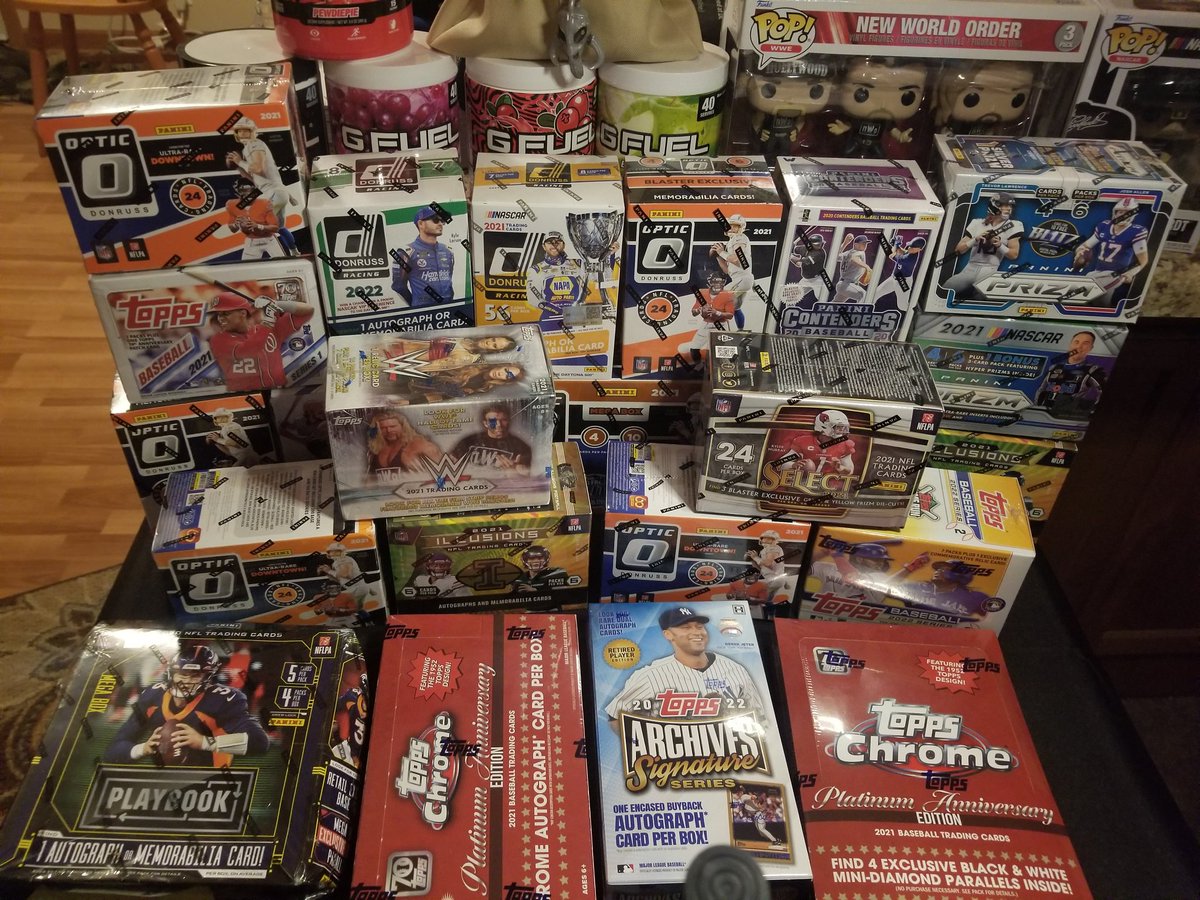 hammerdoggaming's tweet image. I am definitely ready to rip open some more cards. Will be going live on Facebook this Sunday evening at 6pm Central if you want to see what we pull. Autograph and "Downtown" hunting is the goal. #CardRip #Cards #TradingCards 

facebook.com/hammerdoggaming