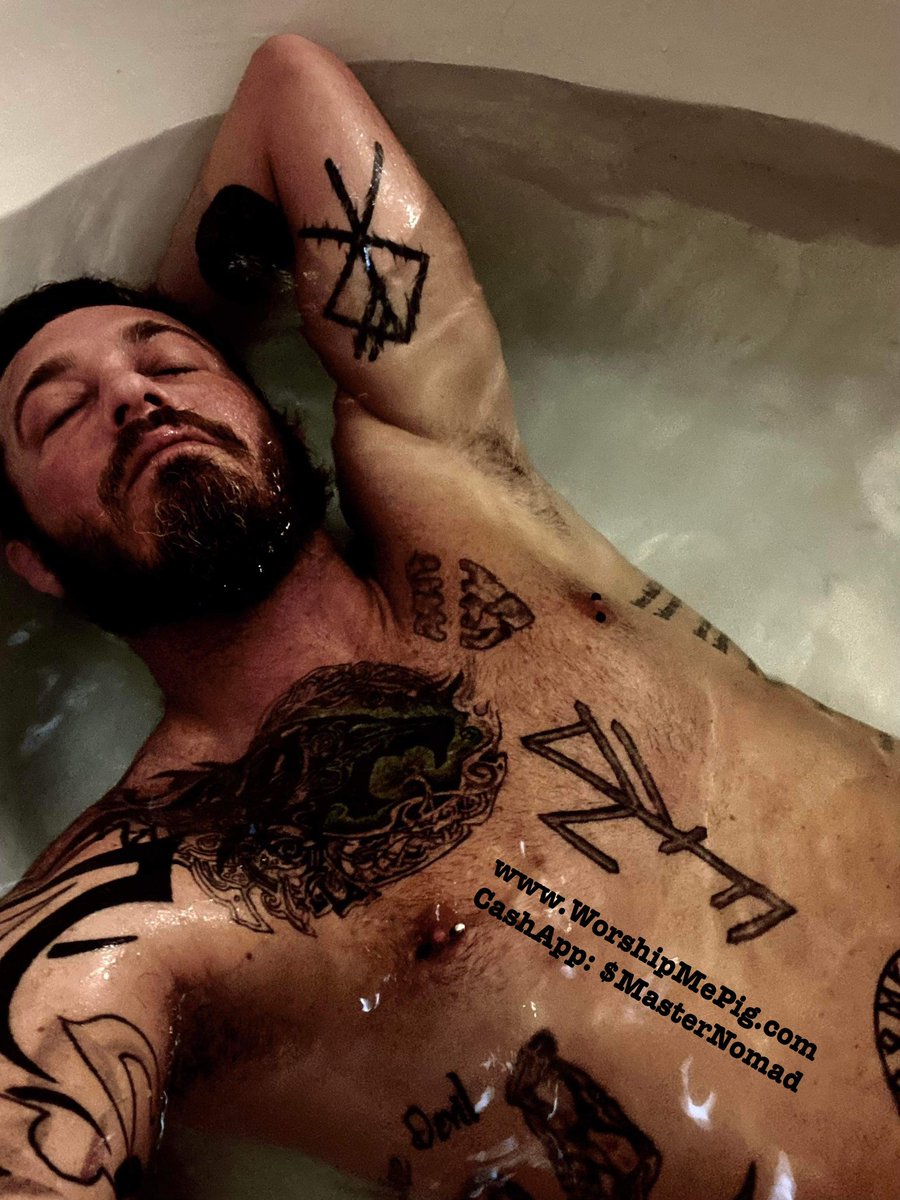 MasterNomad's tweet photo. Come worship me https://t.co/jjseVauwer