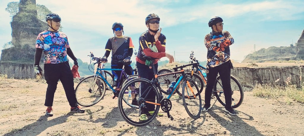 GOWES_SKPD's tweet photo. Gowes Bareng Gowes Gayeng...Sabtu, 24 Sept tikum Unimus pkl. 06.00 route : Meteseh-Rowosari-Kalikayen-Browncanyon-balik dwe2
#SalamOlahraga #Gowes https://t.co/8EfnEDN21V