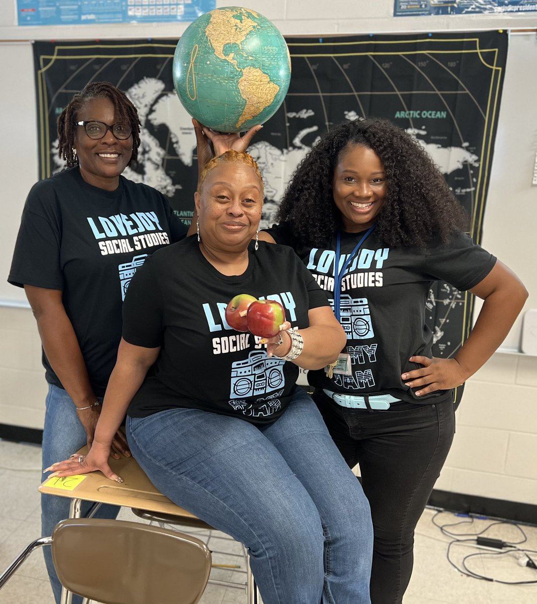 DebbieFSSEduca1's tweet photo. This isnโt all of us by a long shotโฆ the SS Department runs deep!! I absolutely adore this group of folks! ๐๐๐ ๐โฆ#WildcatNation #SSrocks #CCPS https://t.co/zbJfqIpsjw