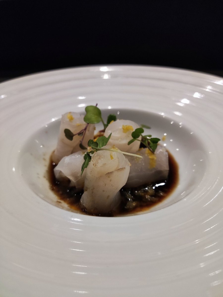 paologrigoletti's tweet photo. food was looking kinda cute https://t.co/3DjionvNo4