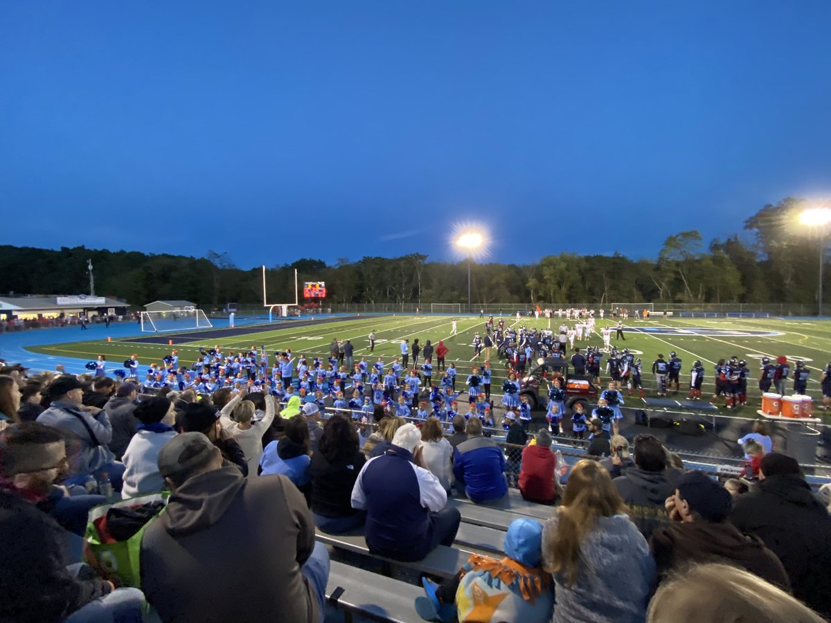 HMS_MrsTurk's tweet photo. Amazing celebration in Burrell tonight! Sickle Cell Awareness, Mini Cheer Night, Great Band Performance, and a Burrell Football win! #VictoryCircle https://t.co/R0xah7Y8x6