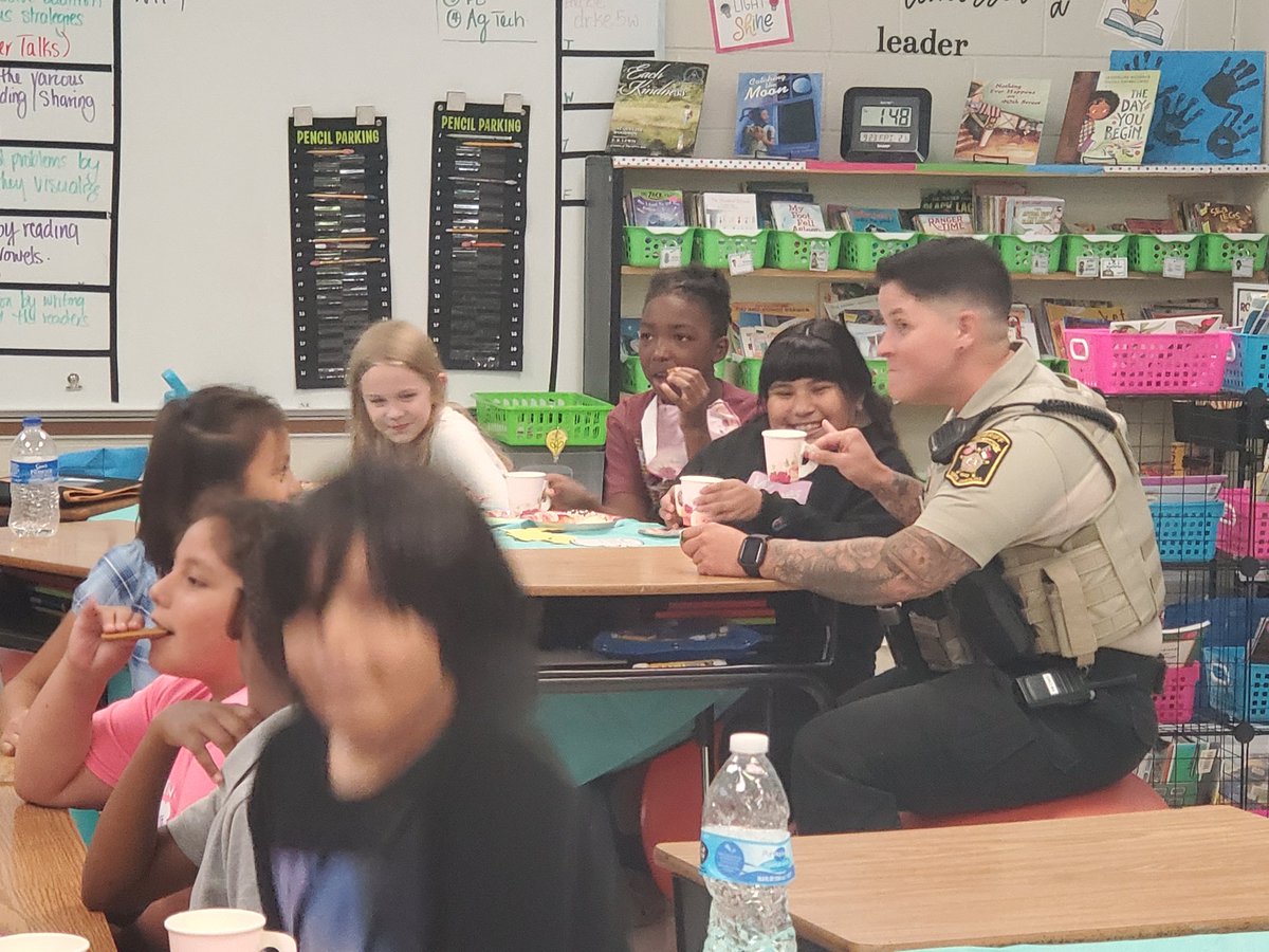 EJ111885's tweet photo. Invited to a tea party to celebrate all the great work @doublel_rocks class accomplished this knowledge unit. #wingatestrong @WingateESNC @UCPSNC @UCPS_ICTeam @AGHoulihan https://t.co/PQXphgQOOu